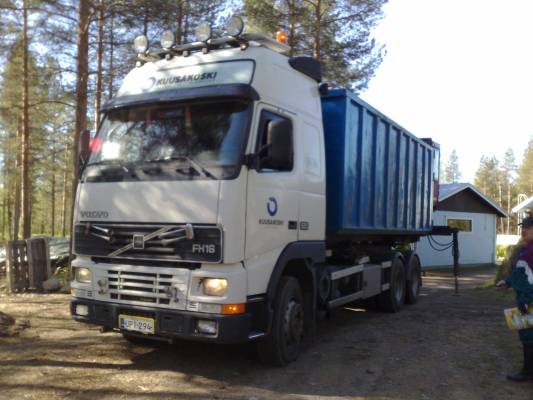 Volvo
Kuusakosken Volvo FH16 520 kävi hakemassa auto vanhuksen pois.
Avainsanat: volvo kuusakoski