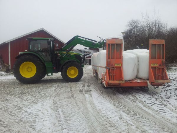 John Deere 6150R & Predator
6r koeajussa.
Avainsanat: John Deere 6150R & Predator