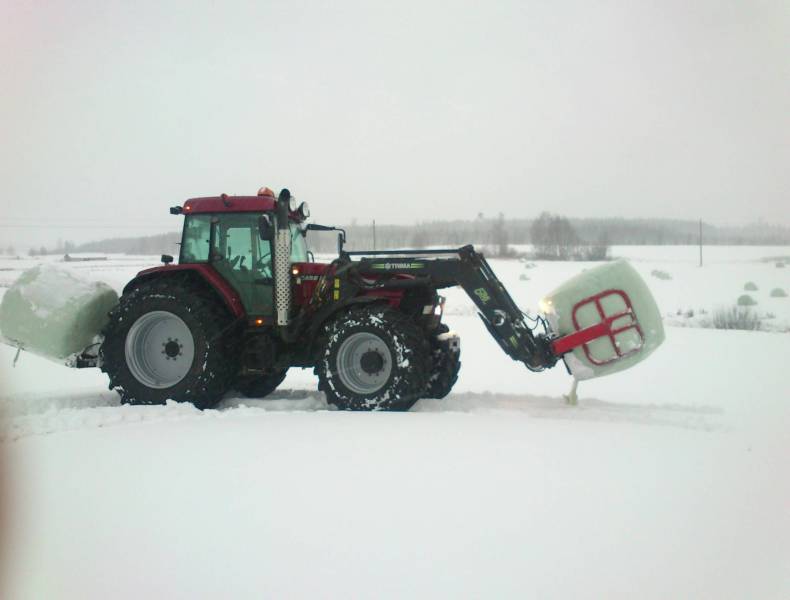 Joulukuista paalinkeräämistä
Kolmannen sadon paalin keruuta, kentät kestää vihdoin ja viimein.
Avainsanat: Caseih mx 170