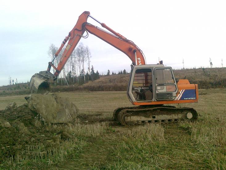 Fiat-Hitachi 130
pikku kiviä löyty.
Avainsanat: Fiat-Hitachi 130