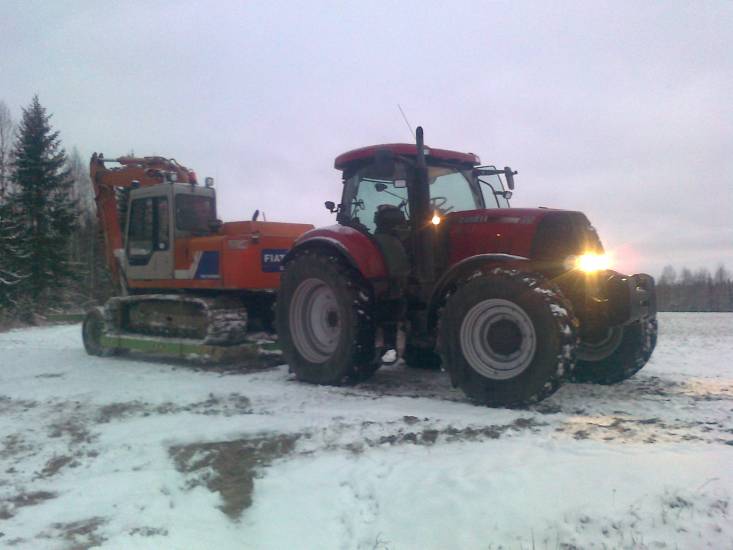 Fiat-Hitachi 130 & Caseih puma 155
Puma koeajussa
Avainsanat: Fiat-Hitachi 130 & Caseih puma 155