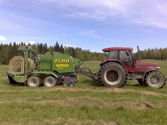 elho onliner&5140
piti käydä toukotöiden välissä paalaamassa "kuivat" heinät eräältä isännältä :D
Avainsanat: case 5140 elho onliner