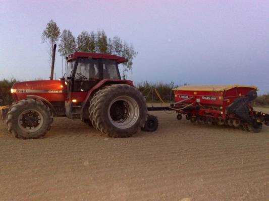 Caseih 5140 & Simulta 3000T
Viime kevään kylvöjä ex-kormikilla, tulevia odotellessa..
Avainsanat: case ih 5140 junkkari simulta 3000t