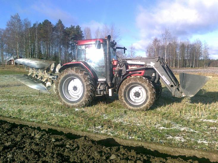 Överum & Caseih mx 110
kyntöjä uusvanhalla veltalla
Avainsanat: Överum Caseih mx 110