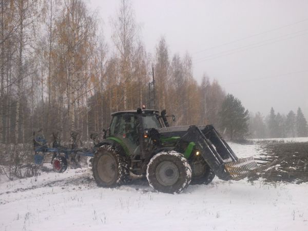 Talvi yllätti kyntäjän
Deutz-fahr m620 ja lemken variopal 7
Avainsanat: Talvi yllätti kyntäjän