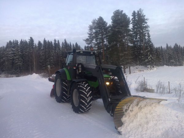 Lumihommia
Deutz-fahr m620 rote ja huki
Avainsanat: lumihommia