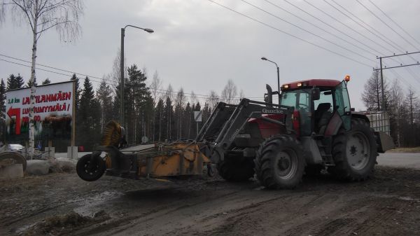 case mx170 ja roten kerääväharja
Kevään hiekan harjauksilta
Avainsanat: harjauksia