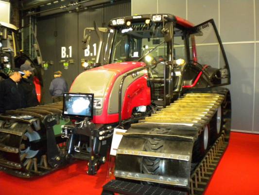 valtra n111a "snow-way"
koneagria 2009
Avainsanat: tela ännä