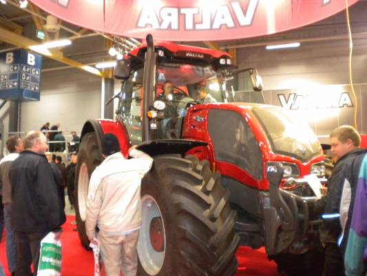 valtra s352
siinäpä se puutarha jyrsin =D koneagria 2009
Avainsanat: puutarha jyrsin