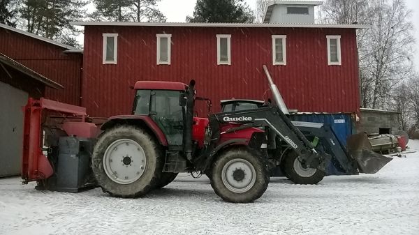 Polttopuita lähdössä pilkkomaan
Case ih mx170 ja palax 70 power & deutz-fahr m620 ja tempon yleiskärri
Avainsanat: polttopuita pilkkomaan palax case deutz