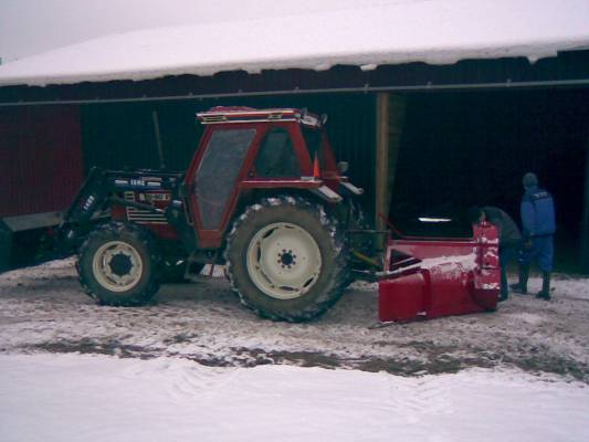 Fiat ja linko
Fiatagri 70-90 ja Esko
Avainsanat: Esko fiat