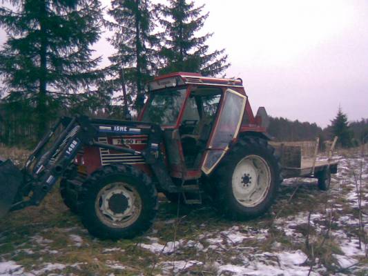 Fiat ja kärri
Kuusta hakemassa (omasta metästä)
Avainsanat: Hamina Fiat