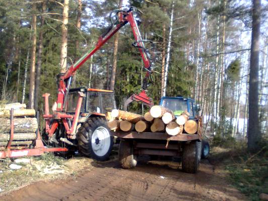 Leyland 384,velsa ja valmet 655 ja hakki 80
Puu hommia
Avainsanat: Hakki valmet leyland hamina puuhomma velsa