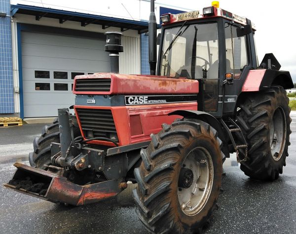 Case IH 1255XL
Selvästi ex nevakone, turpeet saa kaupanpäällisenä.
