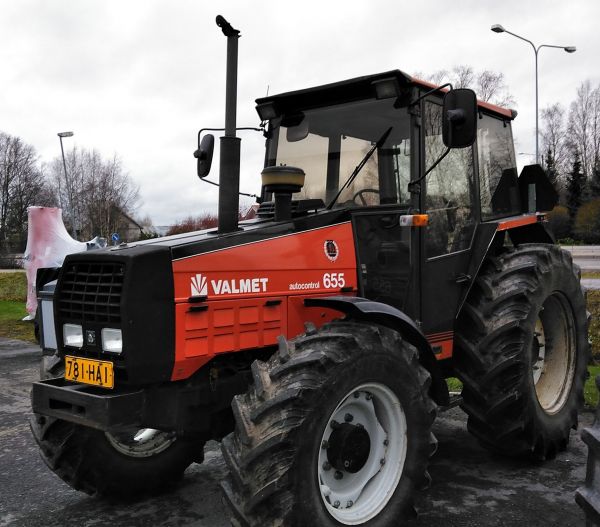 Valmet 655
Todella siistinä säilynyt 40 vuotis juhlavuoden edustaja.
