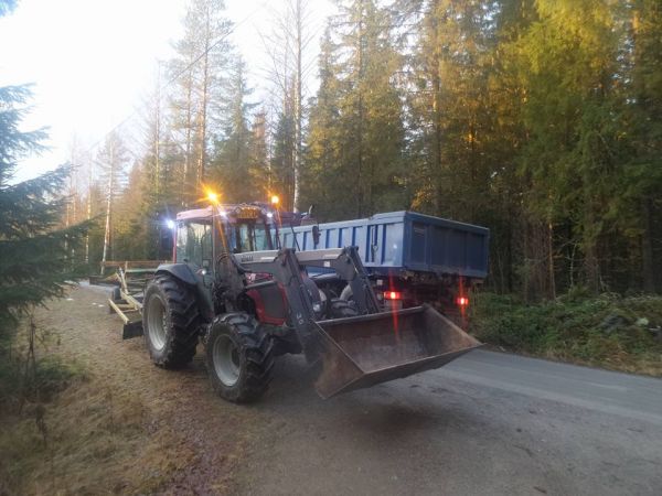A92 ja p.pitkänen 
perus pitkä lana johon modattu tappiterät sekä kallistus, marraskuista tienhoita työtä
