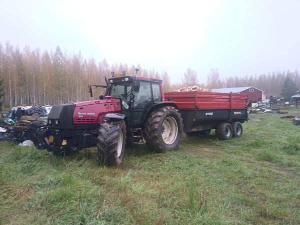 Valtra Valmet 8450 tuhti v125
Klapikuorma lähdössä taipaleelle kesällä 2023
