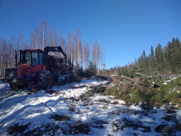 valmet 860
peräaakolta koivua pilkottavaks
