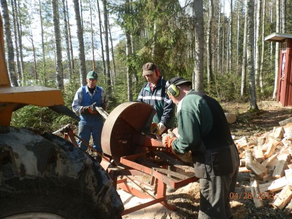 Ruuvisirkkeli/sirkkeliruuvi?
Keväällä 2013
