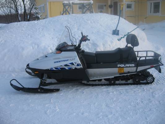 Polaris widetrack xl
Uusi kelkka tuli hommattua pihaan, entinen menee isoveljelle
