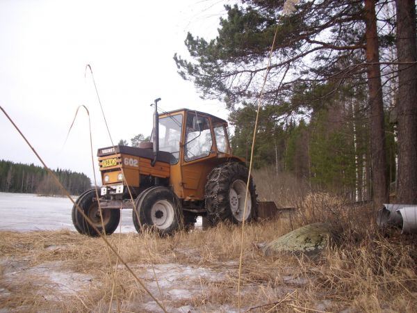 Valmet 602
 Outellaan kuormaa saaresta
