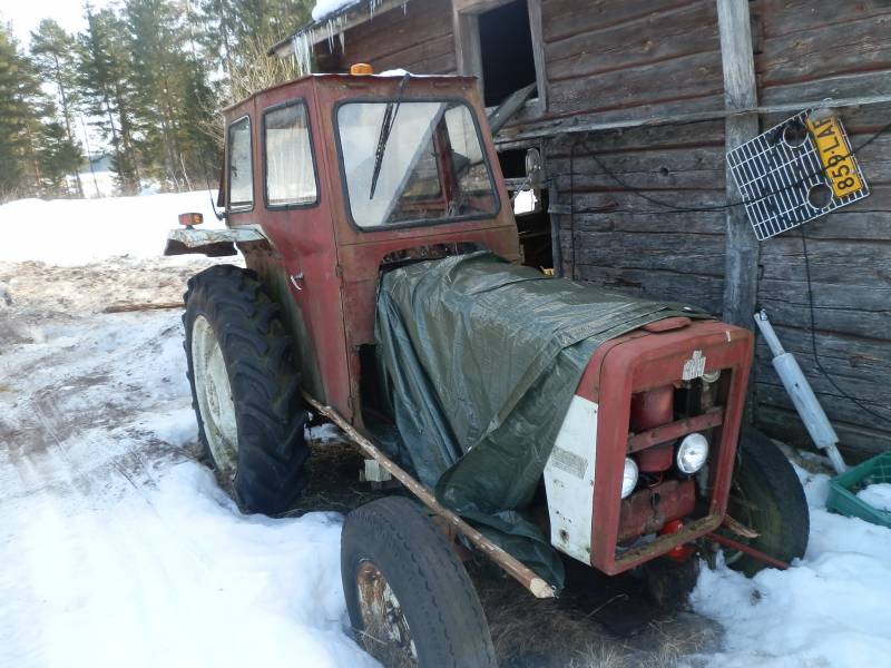 international 
mallia nyt en muista, mutta tästä vissiin saadaan ensi kesälle projektia. Nämä kuvat ovat eräästä saaresta jossa paljon vanhaa tavaraa.Luvan kanssa jotain arvokkaampaa kerätty talteen.
