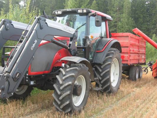 valtra t 131 ja junkkarit
puinteja aloteltiin
