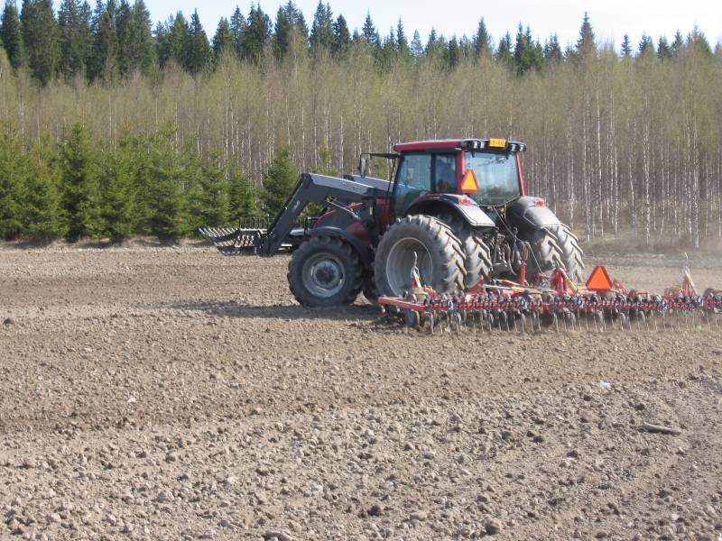 Valtra T-131 & potila
äestystä
