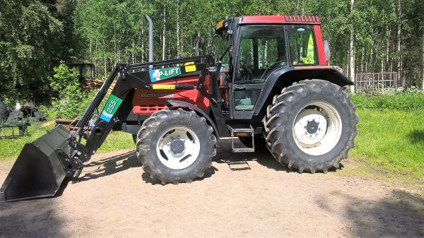 Valtra sai nyt kuormaimen nokalleen
Tänään näpättiin valluun kuormain paikoilleen :) Jospa tällä nyt ajelee ja kauhoo kaikkea :) :D 
Avainsanat: valtra valmet 6400 mp lift mp-lift