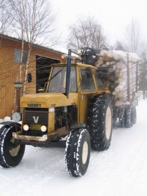 valmet 700+puukuorma
Avainsanat: valmet 700