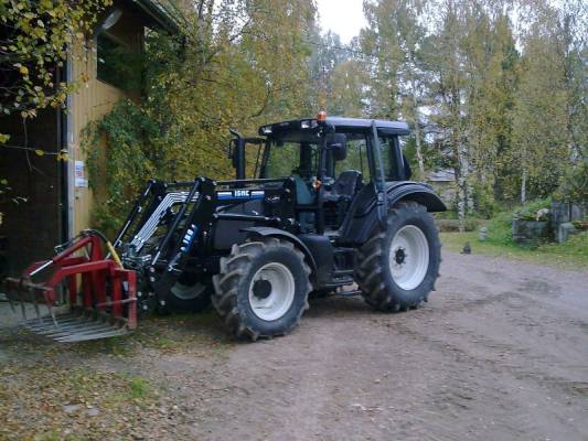 valtra n92
tämmönen kone tuli pihaan
Avainsanat: valtra n92