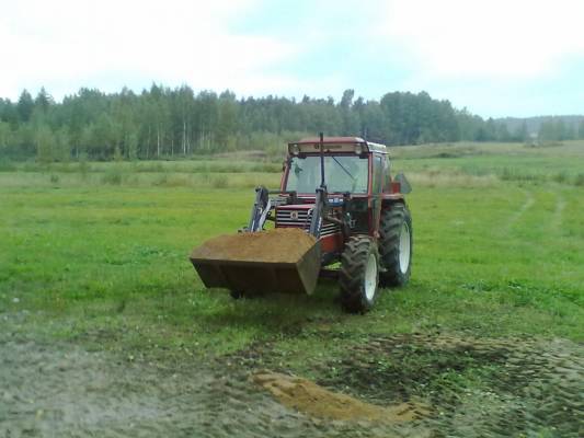 hiekanmättöö
hiekan mättöä fiiul
Avainsanat: fiatagri 70-90 isme 1400