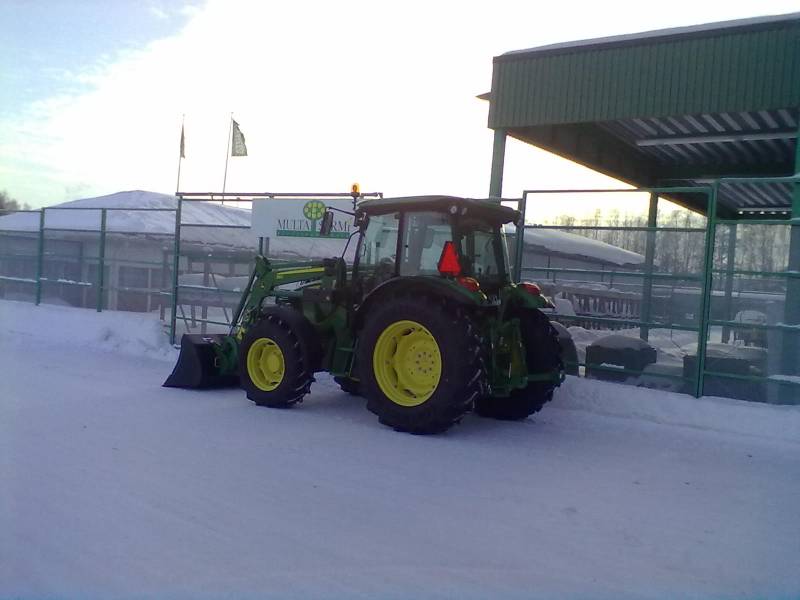 John deere(mallia en tiedä)
Oli myös agrimarketin pihalla tollanen jontikka.
Avainsanat: john deere