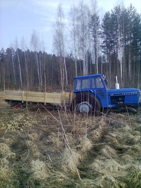 leyland ja pikkukärri jumissa
Tuli ylättäen märkä paikka.
Avainsanat: leyland 384