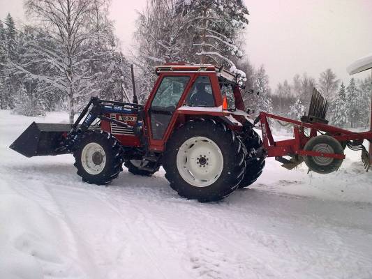 fiigu ja patu 33
Patu haettu kotio kun saatiin myytyä
Avainsanat: patu 33 fiatagri 70-90 isme 1400