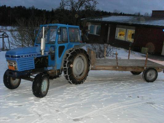 leyland ja "pikkukärri"
Puun ajosta tulossa
Avainsanat: leyland 384 puunajoa