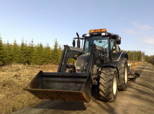 Valtra ja Soukkio
Lanausta
Avainsanat: n141 soukkio valtra