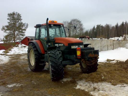 New Holland M160
Käytiin herättelemässä henkaboyn kansa nyykkäriä.
Avainsanat: new holland m160