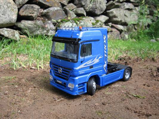 Mercedes Benz Actros 1854 V8
nyt ois valamis
Avainsanat: mersu 1854 v8 actros italeri 1:24