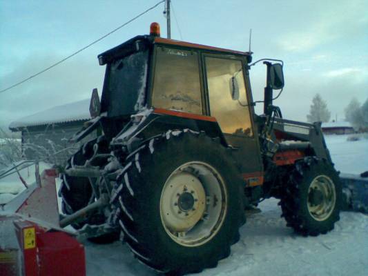 Majakka valmettiin
valmet 655 & AT-231
Avainsanat: valmet valtra at 231