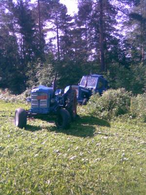 Ford 4000 ja super major
Jäi voorti kiinni
Avainsanat: Ford 4000 ja super major