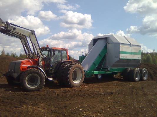 Valtra
Valtra Valmet 8550  ja ecofieldin mekki
Avainsanat: Valtra Valmet 8550 mekki