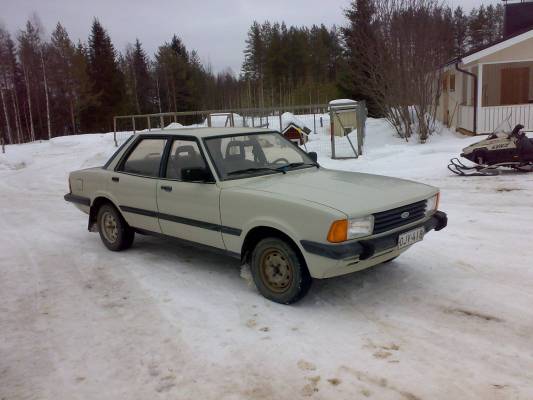 Ford Taunus 1.6 GX -81
Ajettu 250 000, toinen omistaja. Alkuperäinen väri.
Avainsanat: Ford Taunus 1.6 GX