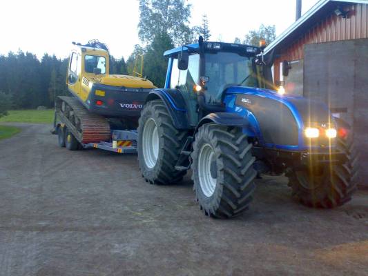 Valtra T151ea ja Volvo 140lcm
