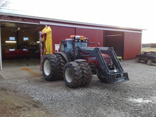 Valtra 8400 ja Pöttinger Novadisc 305
Helppi varustus
