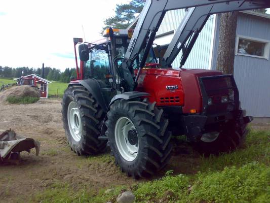 Valtra 8400
uusilla renkailla
