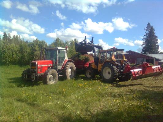 MF 3125 och Valmet 815
Joutomaata johonki vähän joutavampaan paikkaan.
Avainsanat: MF 3125 Valmet 815 Tempo Vama Maanajoa