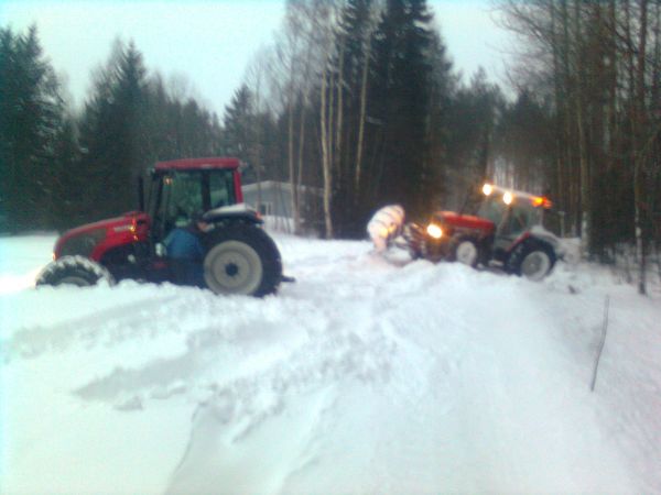 Valtra A 92 & MF 3125
Hyvä Suomi, hyvä pojat, muistakaa Raatteentie!
