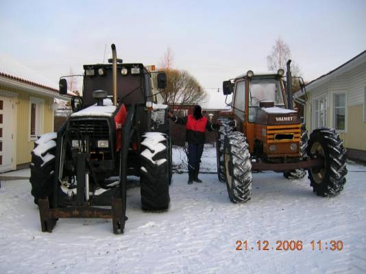 Vuonna 2006 vaihettiin 802:nen Valtran malliin 915
Tässäpä on nykyinen traktorini
Avainsanat: Valtra 915