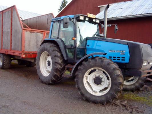 Valtra Valmet 8050 ja kipat
